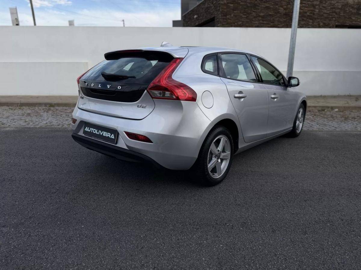 volvo-v40-2015-diesel-1560cc
