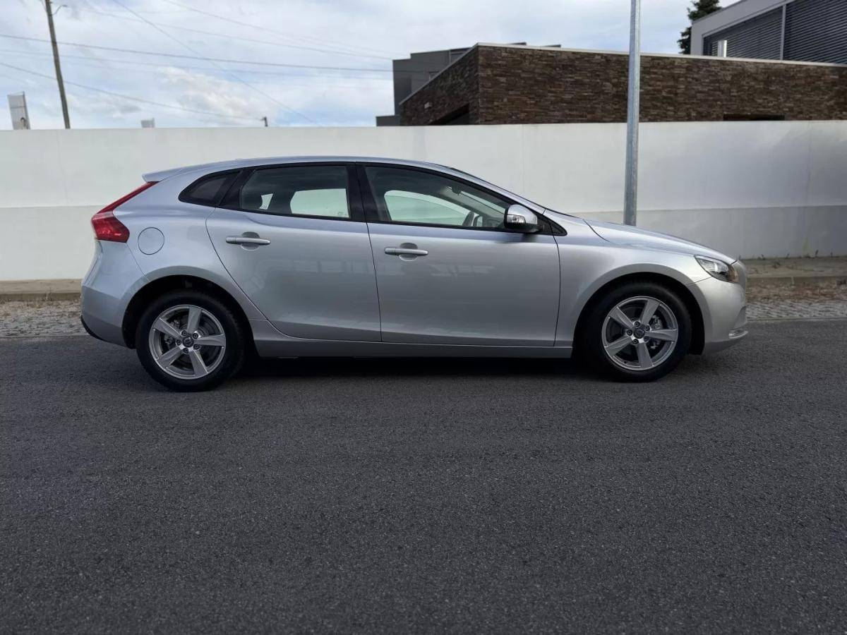 volvo-v40-2015-diesel-1560cc