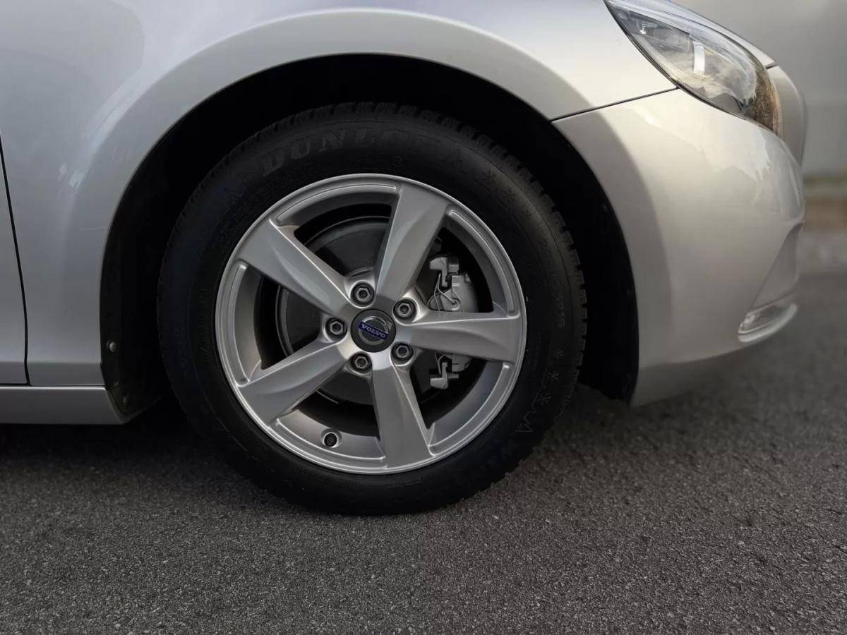 volvo-v40-2015-diesel-1560cc