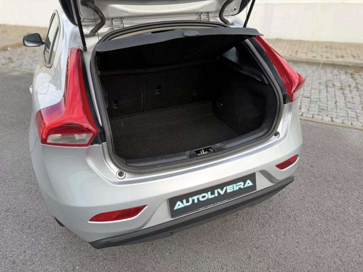 volvo-v40-2015-diesel-1560cc