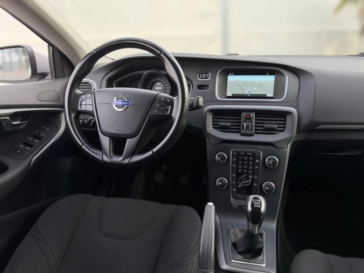 volvo-v40-2015-diesel-1560cc