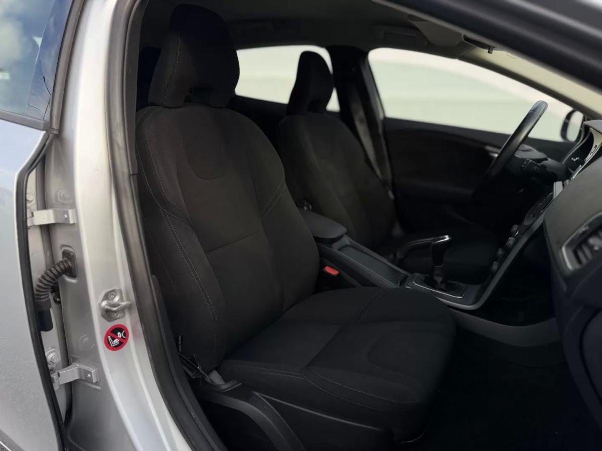 volvo-v40-2015-diesel-1560cc