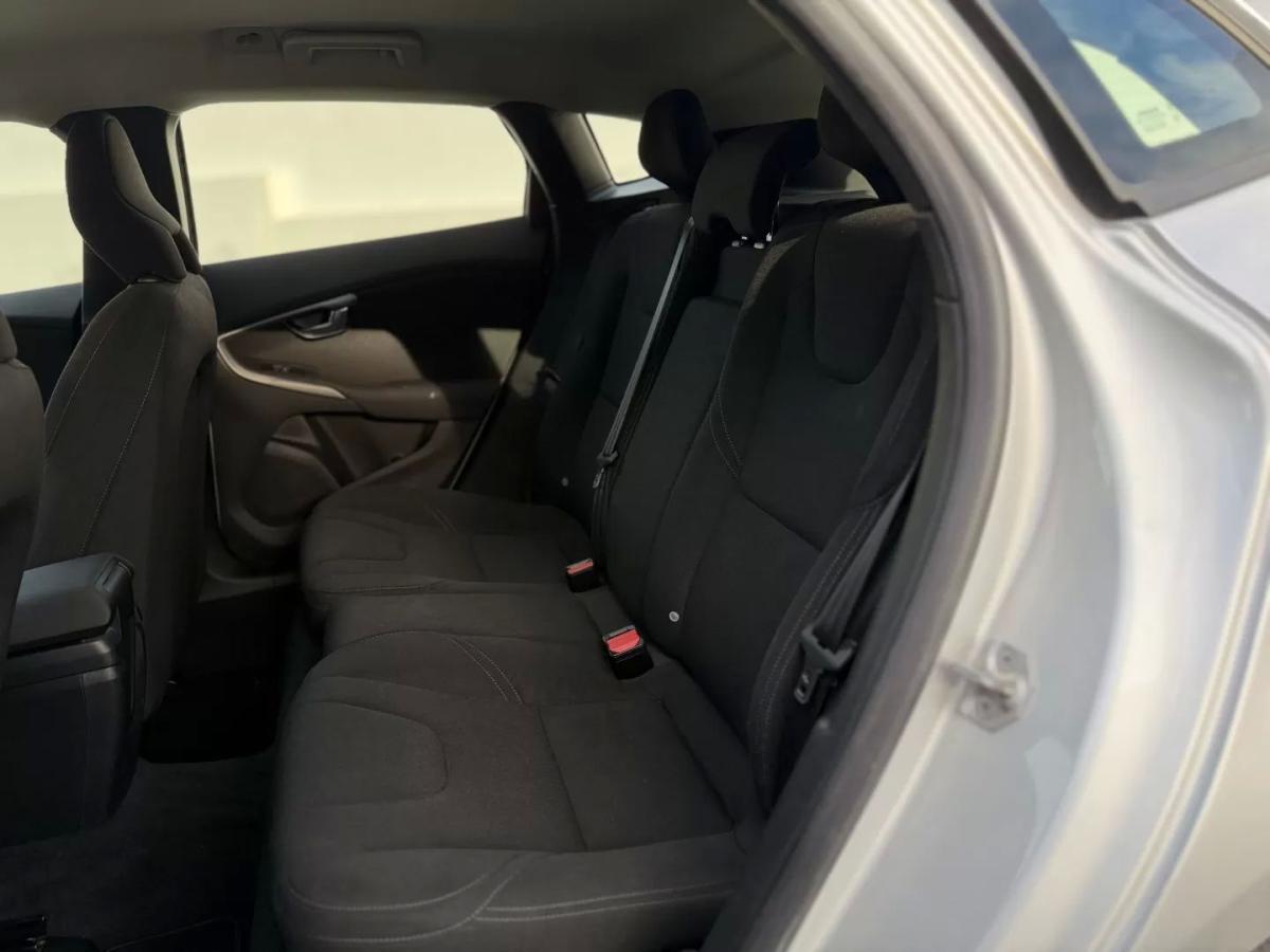 volvo-v40-2015-diesel-1560cc