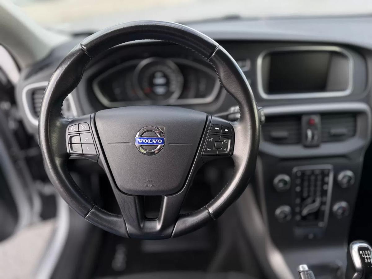 volvo-v40-2015-diesel-1560cc