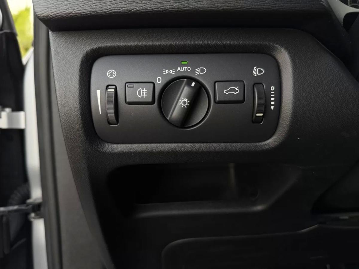 volvo-v40-2015-diesel-1560cc