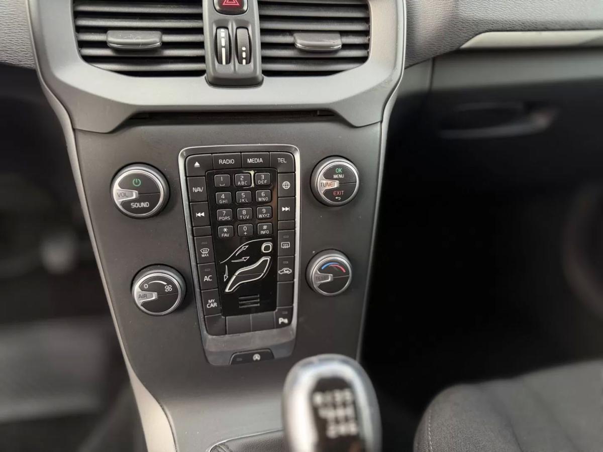 volvo-v40-2015-diesel-1560cc