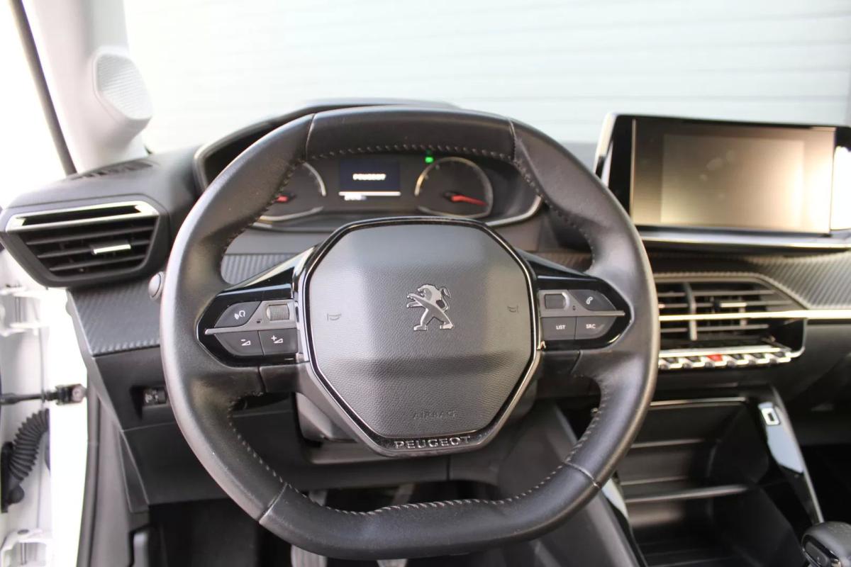 peugeot-208-2021-gasolina-1199cc