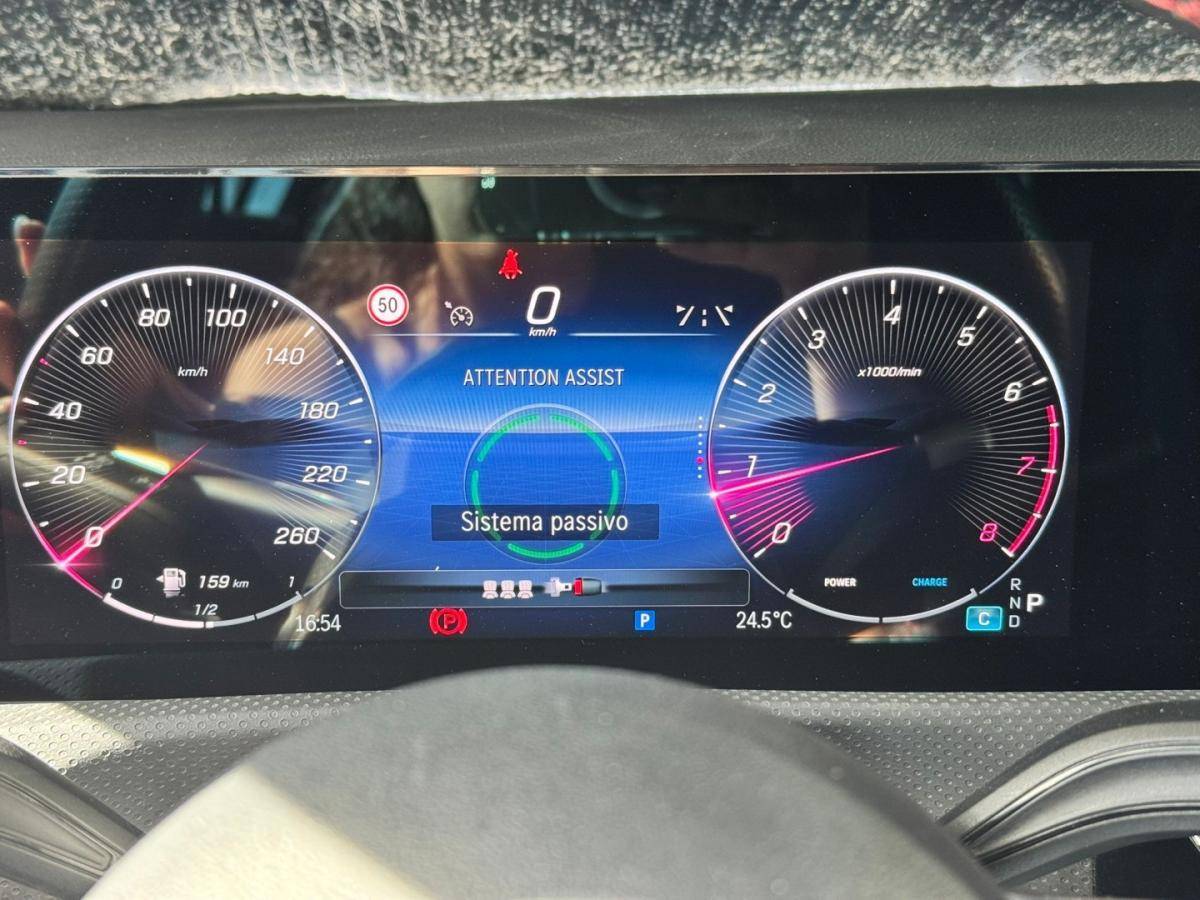 mercedes-benz-classe-a-2023-hibrido-1332cc