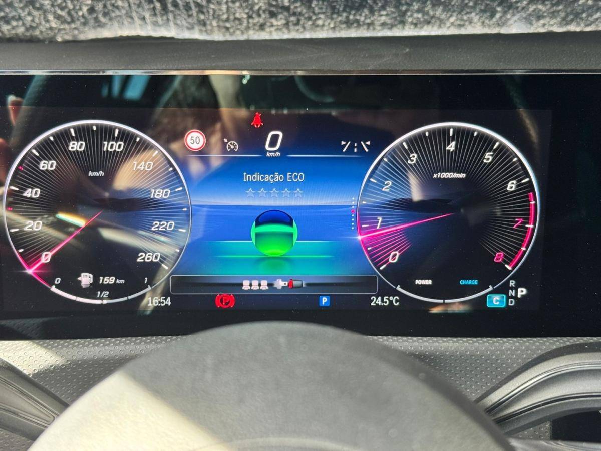 mercedes-benz-classe-a-2023-hibrido-1332cc