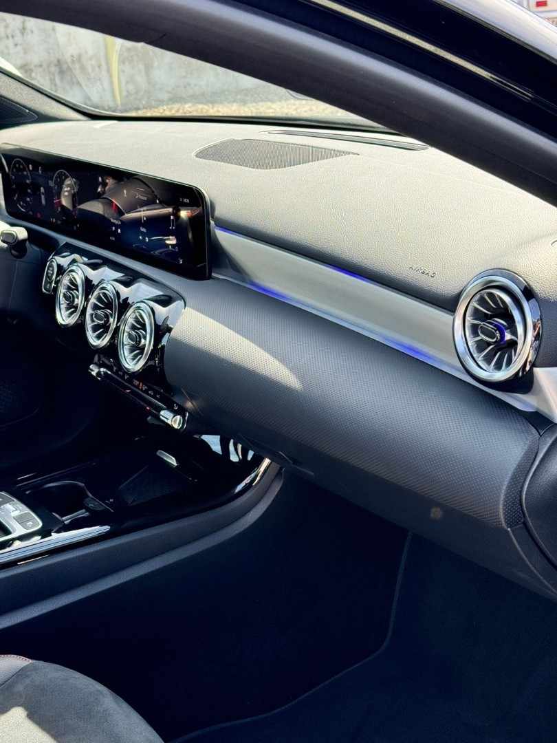 mercedes-benz-classe-a-2023-hibrido-1332cc