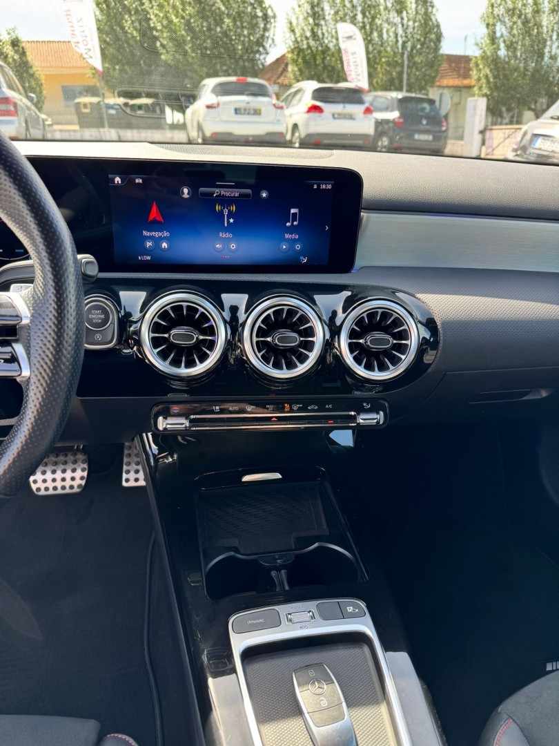 mercedes-benz-classe-a-2023-hibrido-1332cc