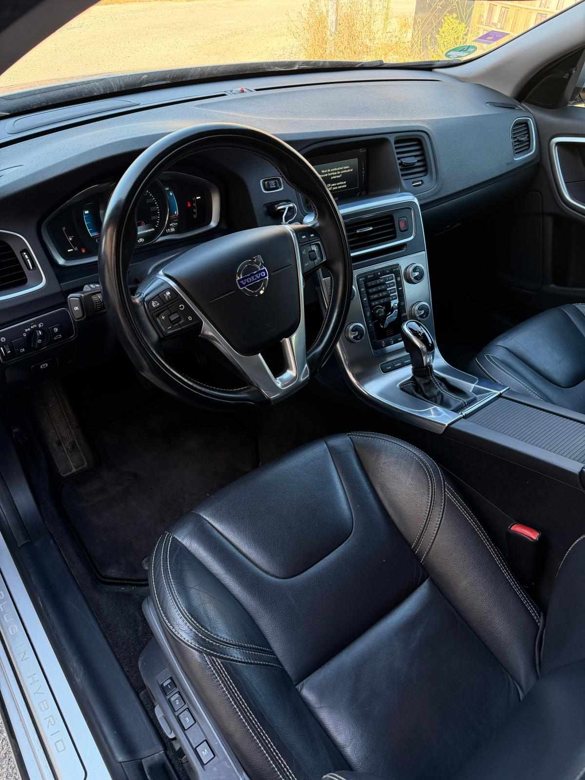 volvo-v60-d6-plug-in-hybrid-2-4-awd-2015-diesel-2400cc