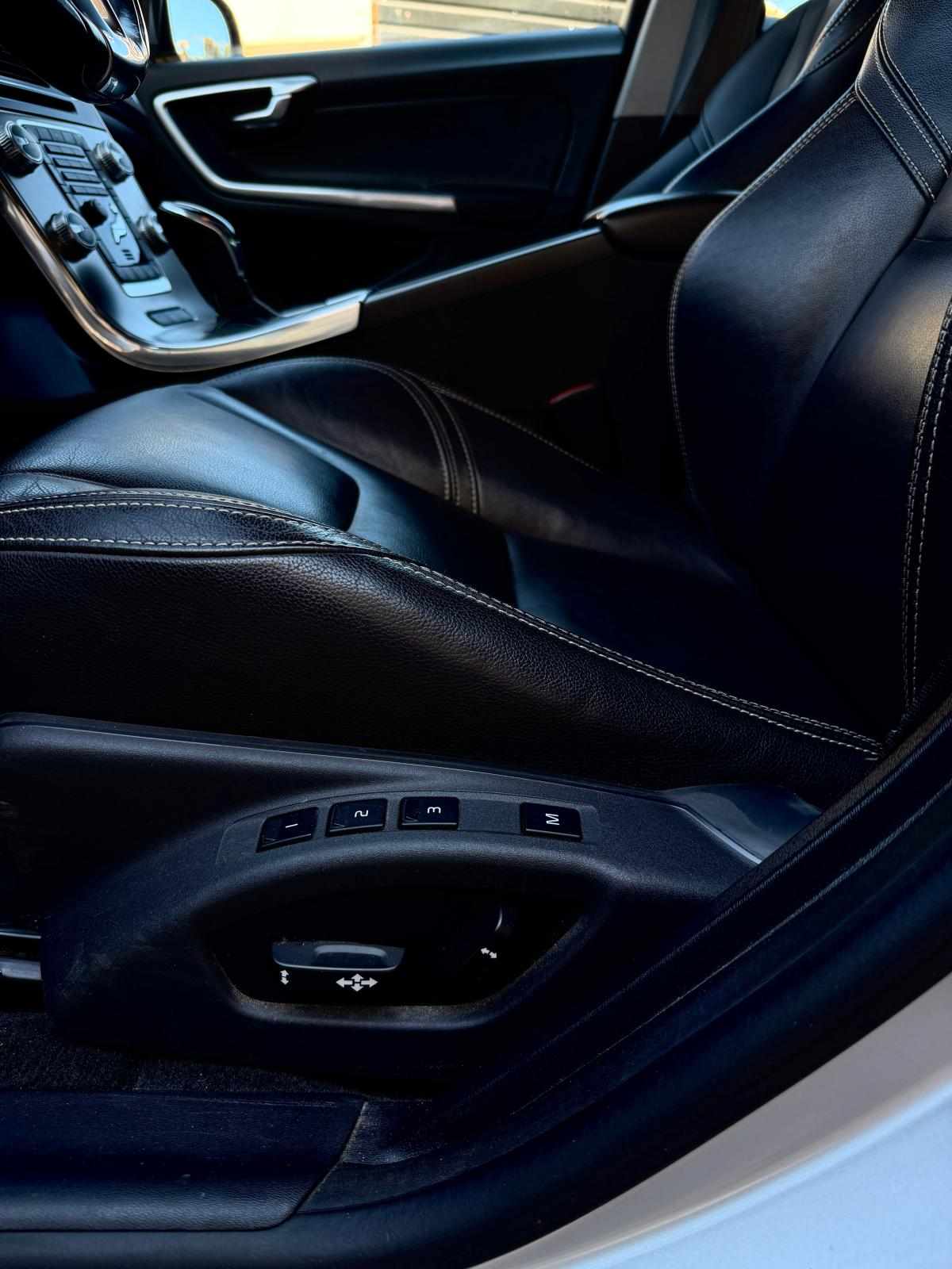 volvo-v60-d6-plug-in-hybrid-2-4-awd-2015-diesel-2400cc