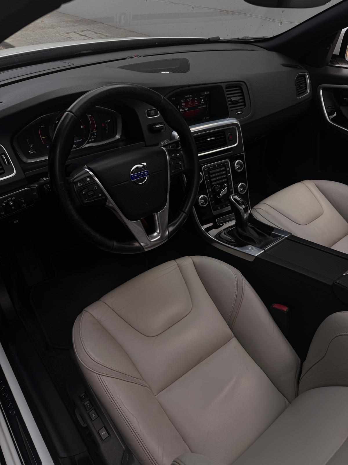 volvo-v60-polestar-d5-2-4-awd-2015-diesel-2400cc