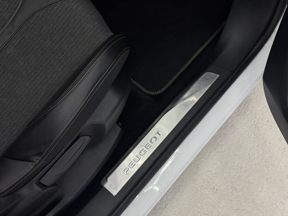 peugeot-5008-2017-gasolina-1199cc