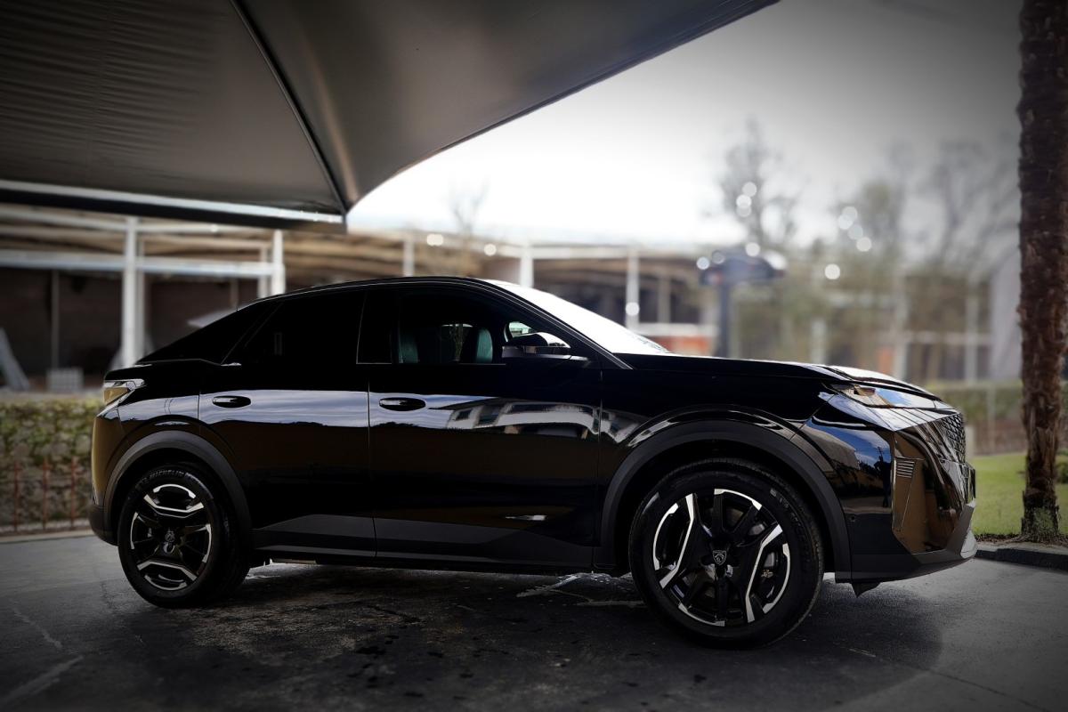 peugeot-e-3008-2023-eletrico-0cc