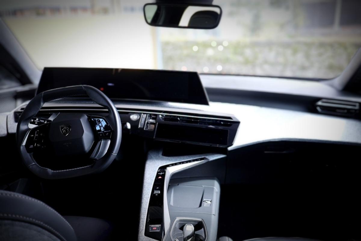 peugeot-e-3008-2023-eletrico-0cc