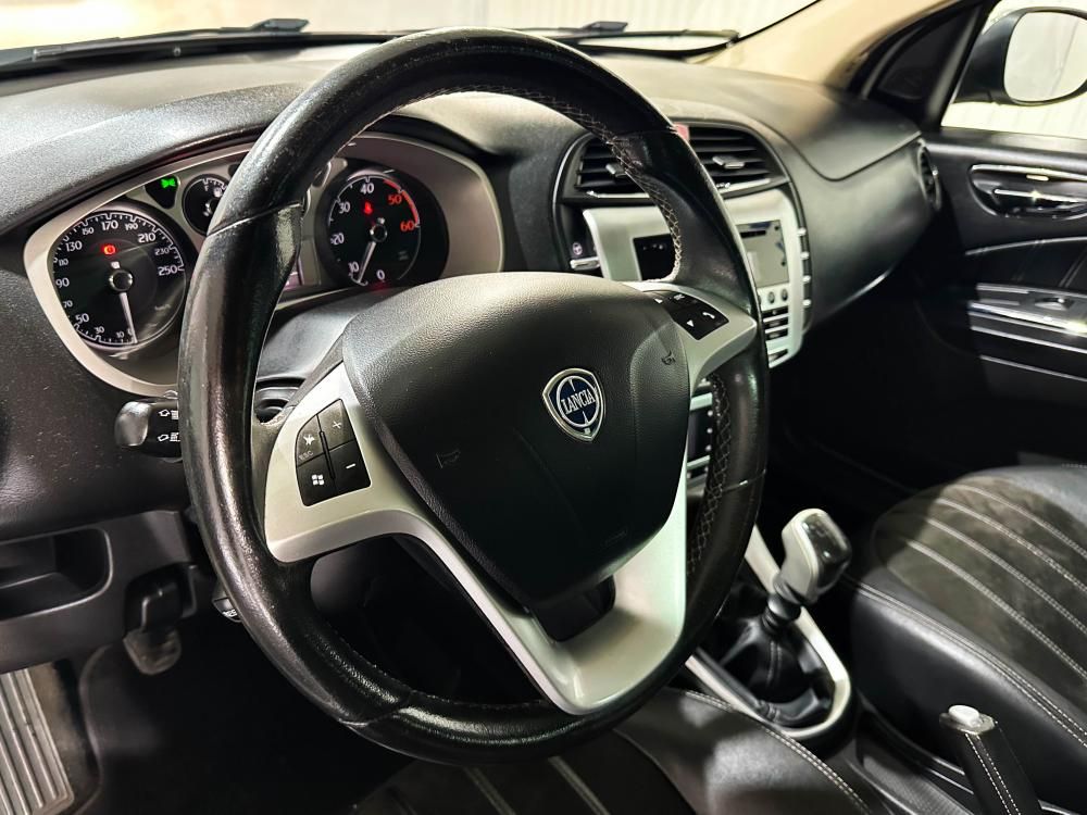 lancia-delta-2012-diesel-1598cc