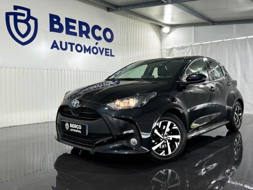 toyota-yaris-2023-hibrido-a-gasolina-1490cc