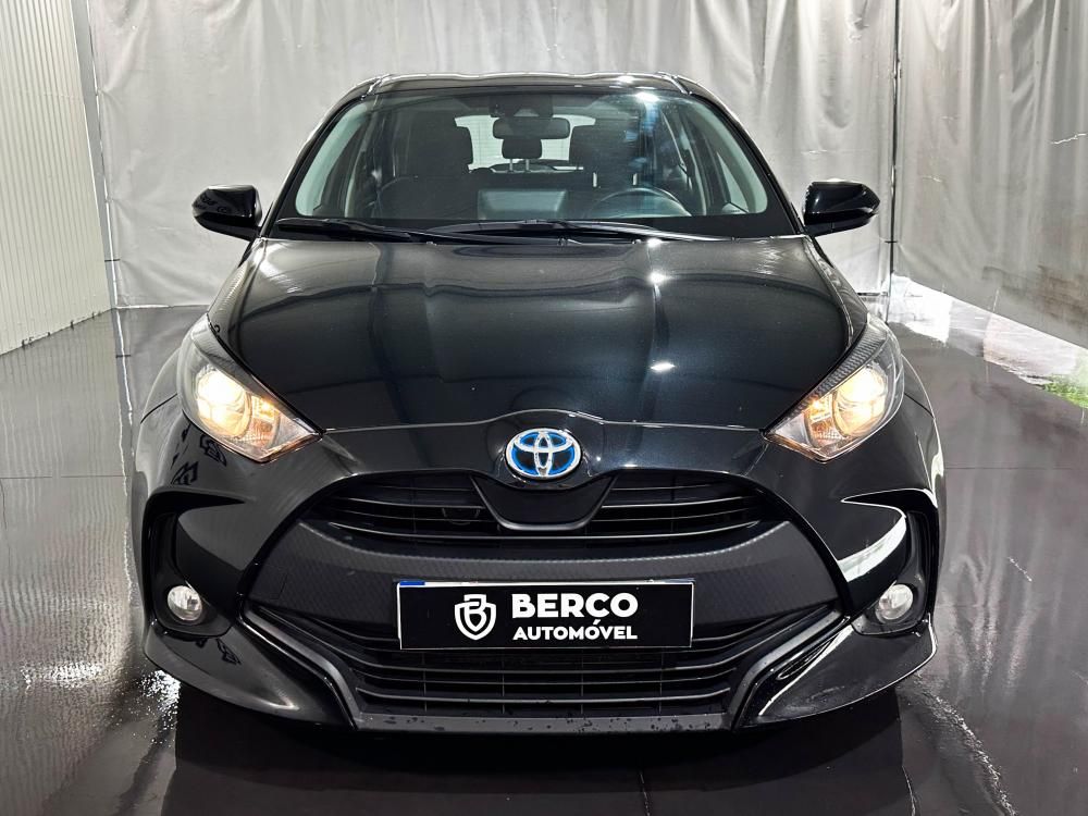 toyota-yaris-2023-hibrido-a-gasolina-1490cc