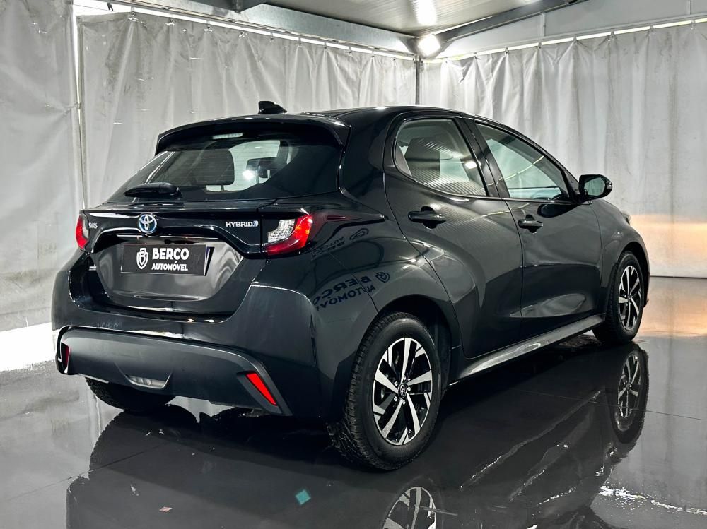 toyota-yaris-2023-hibrido-a-gasolina-1490cc