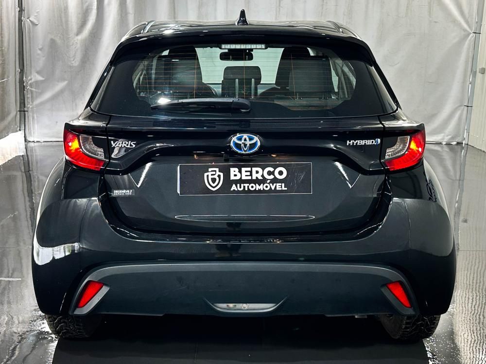 toyota-yaris-2023-hibrido-a-gasolina-1490cc