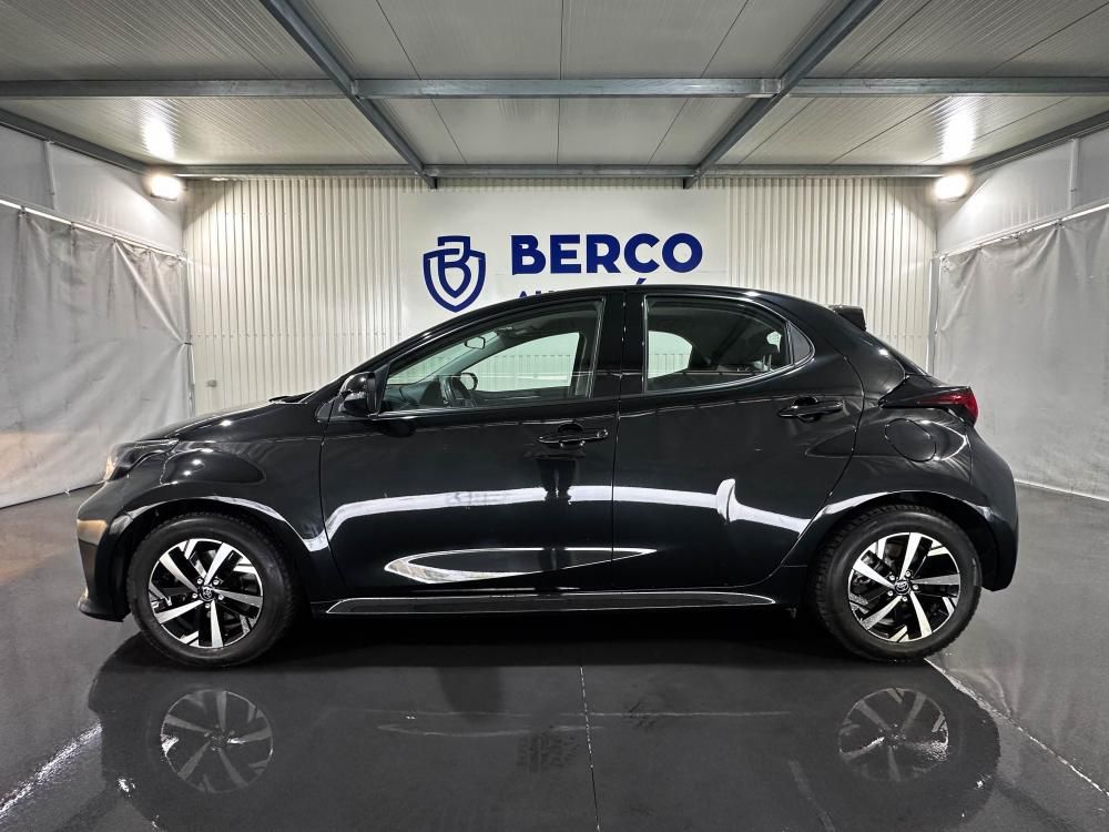 toyota-yaris-2023-hibrido-a-gasolina-1490cc