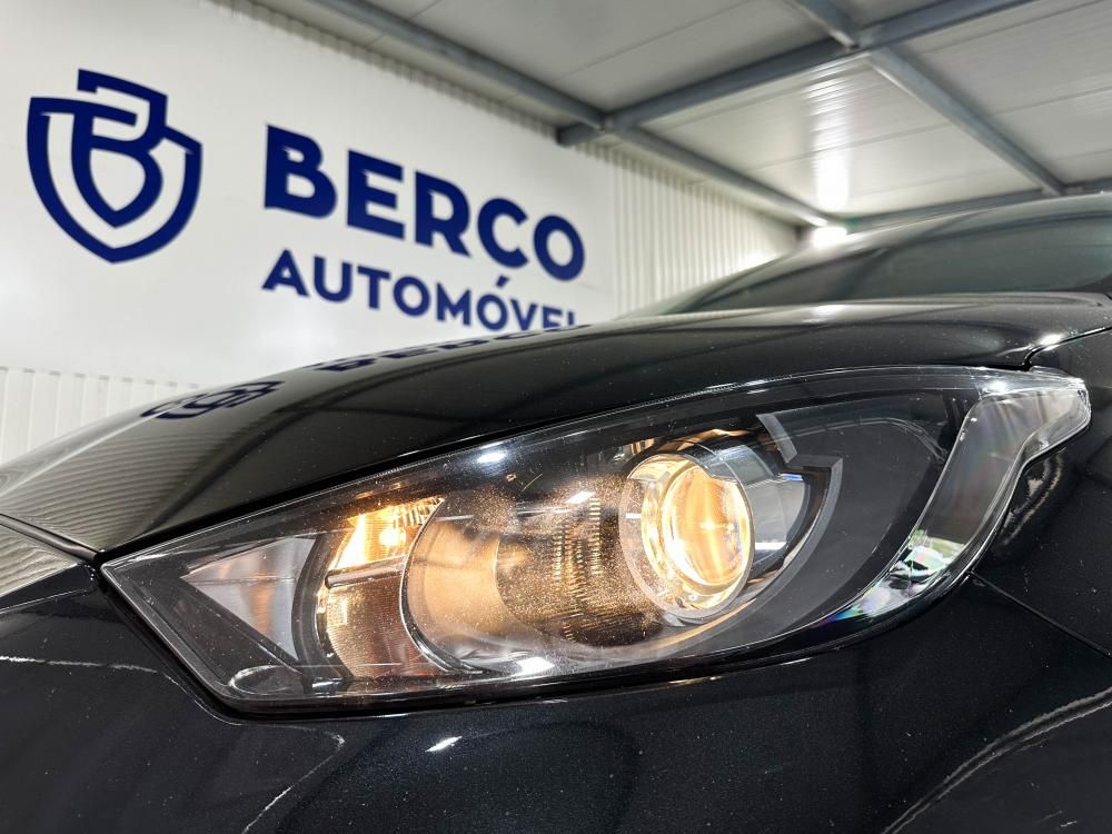 toyota-yaris-2023-hibrido-a-gasolina-1490cc
