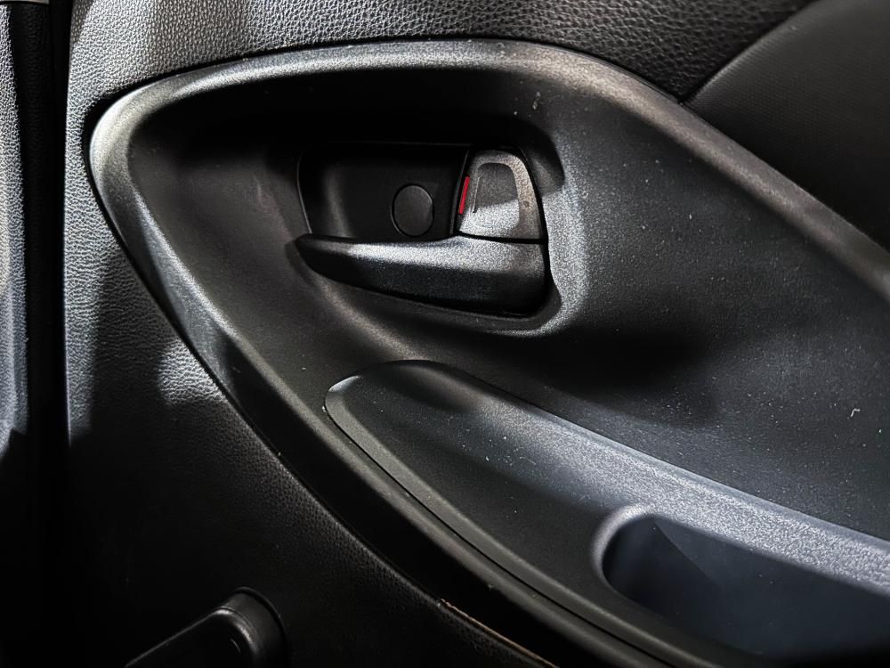 toyota-yaris-2023-hibrido-a-gasolina-1490cc
