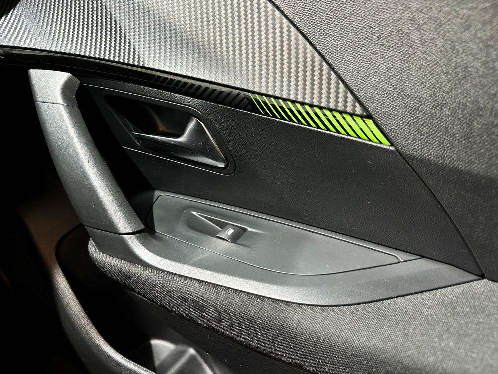 peugeot-2008-2023-gasolina-1199cc