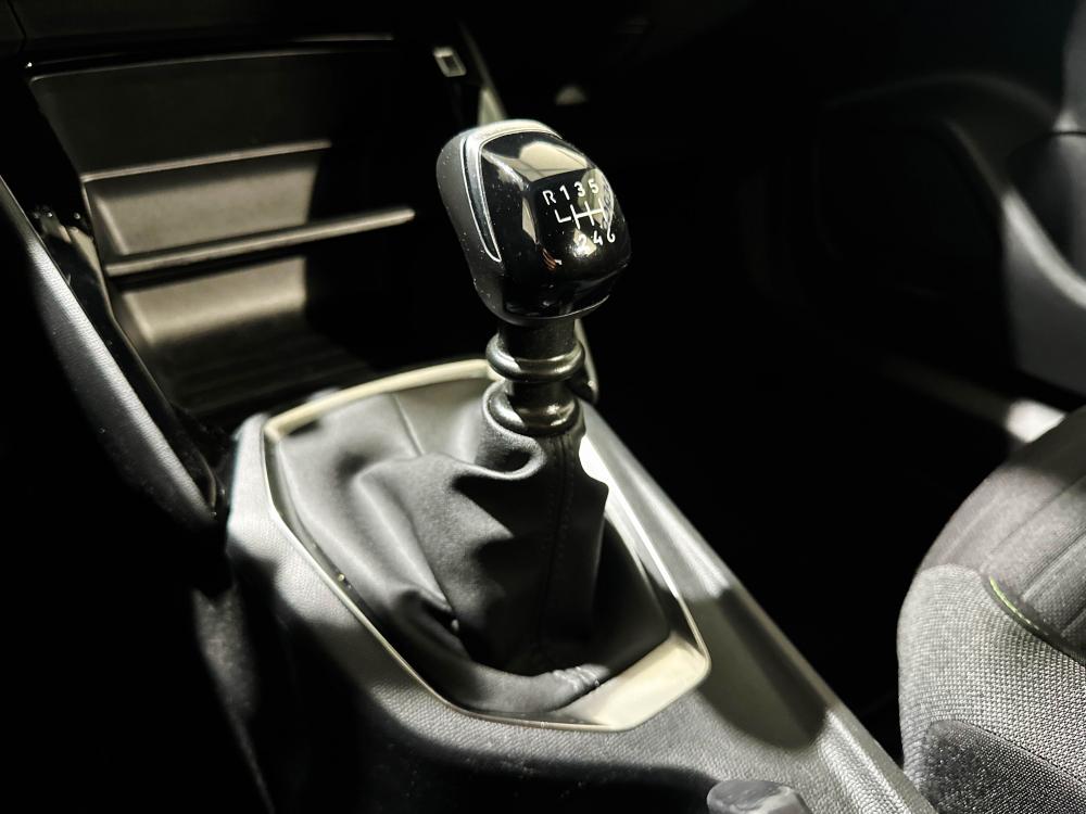 peugeot-2008-2023-gasolina-1199cc