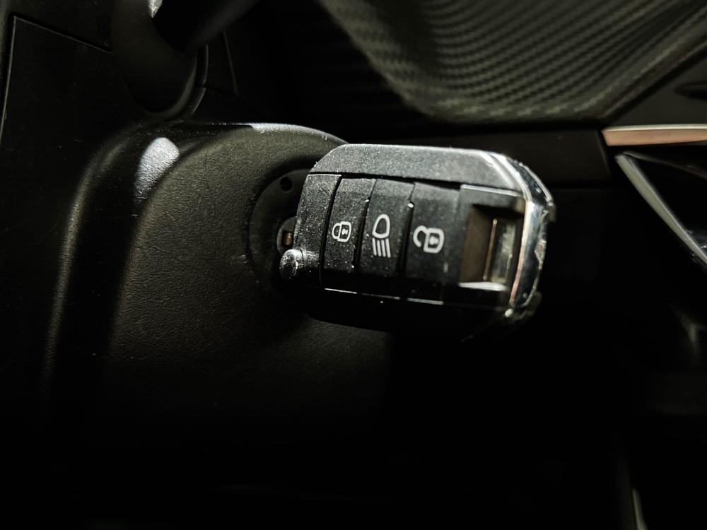 peugeot-2008-2023-gasolina-1199cc