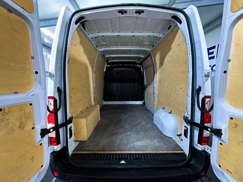 renault-master-2024-diesel-2299cc
