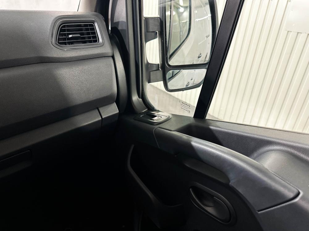 renault-master-2024-diesel-2299cc