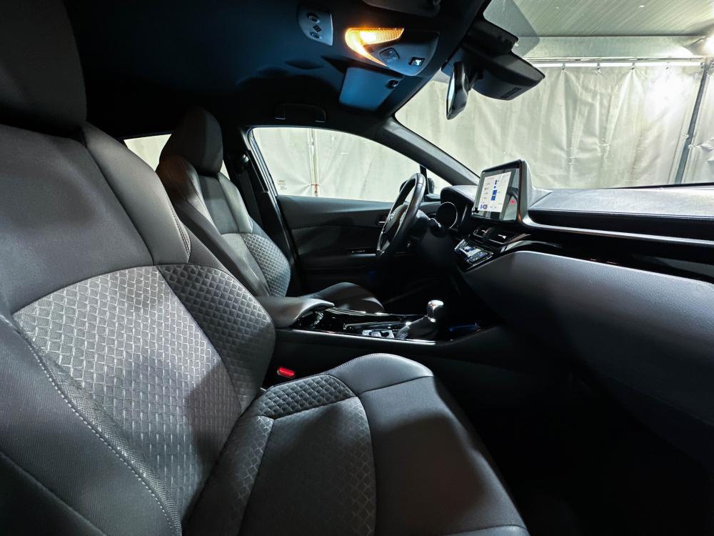 toyota-c-hr-2023-hibrido-a-gasolina-1798cc