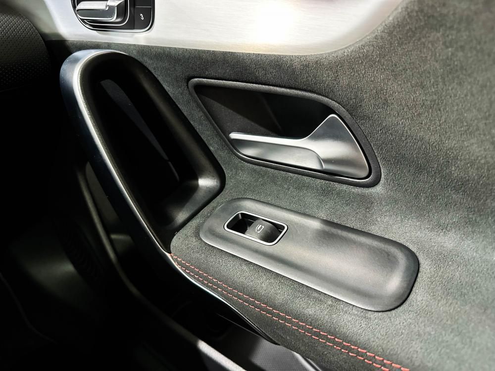 mercedes-benz-cla-2025-hibrido-a-gasolina-1332cc