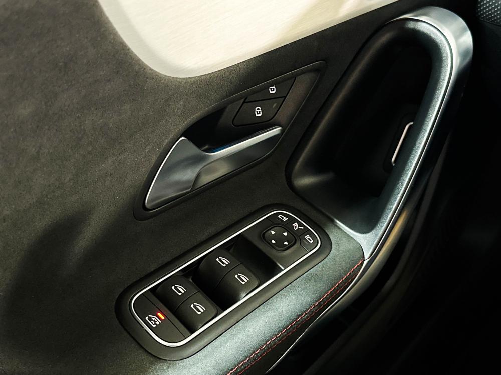 mercedes-benz-cla-2025-hibrido-a-gasolina-1332cc