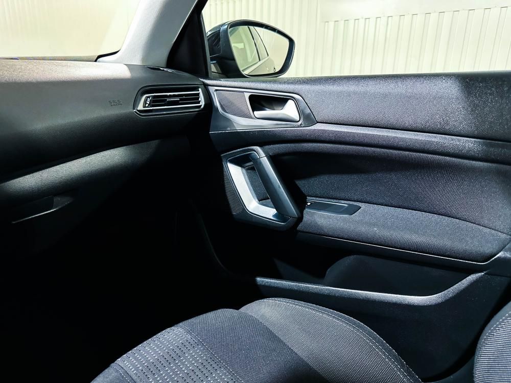 peugeot-308-2016-gasolina-1199cc