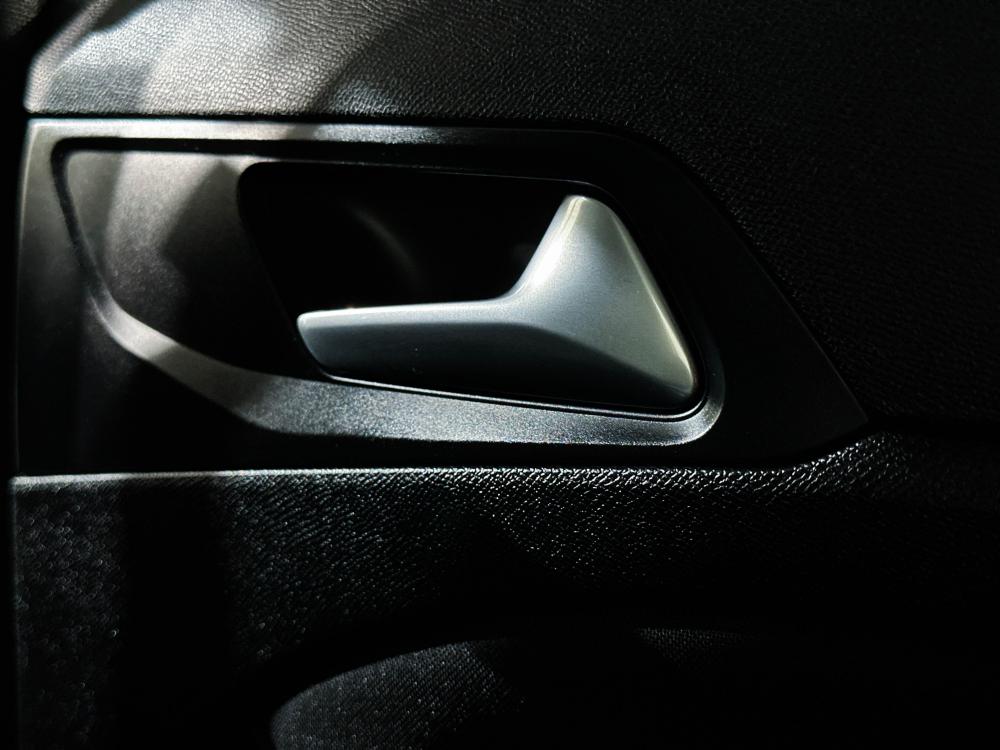 peugeot-308-2016-gasolina-1199cc