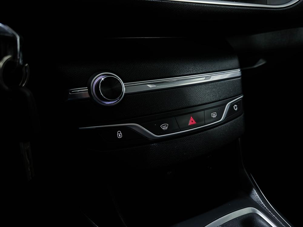 peugeot-308-2016-gasolina-1199cc