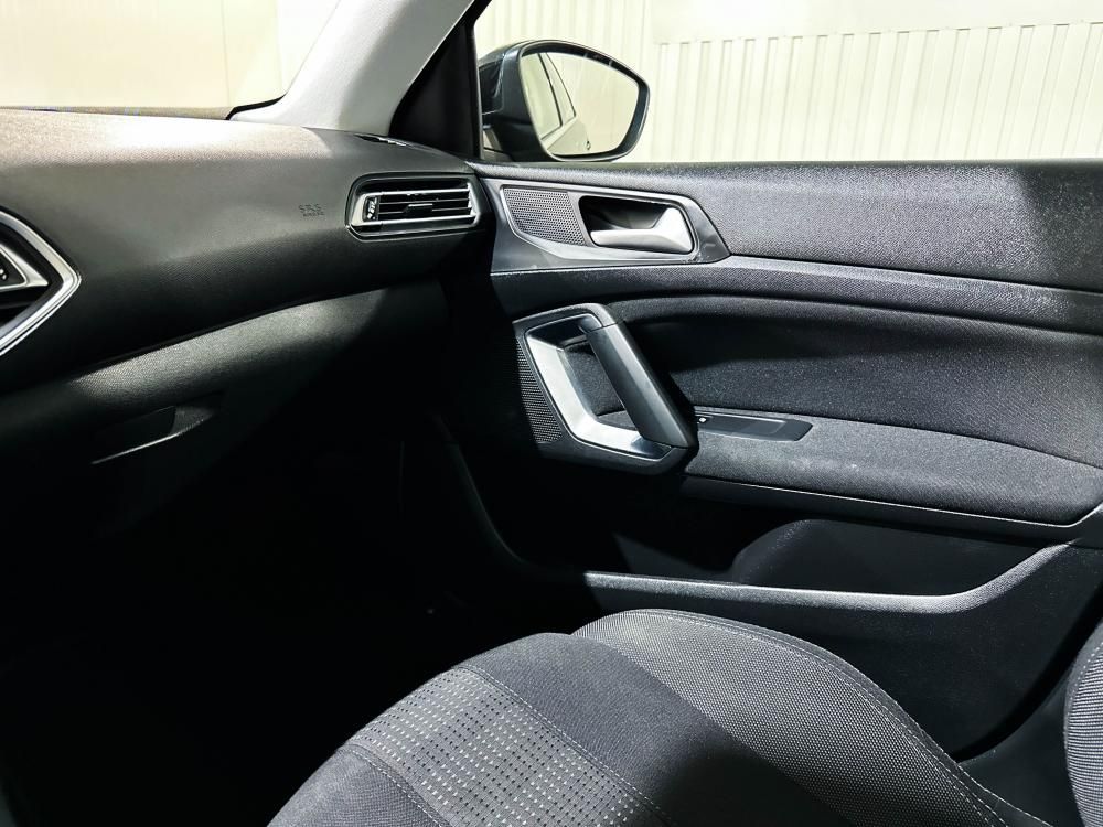 peugeot-308-2016-gasolina-1199cc