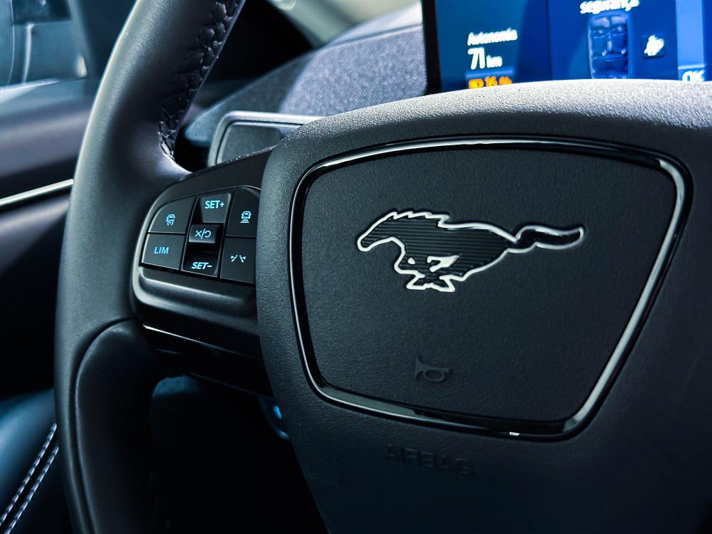 ford-mustang-mach-e-2023-eletrico-0cc