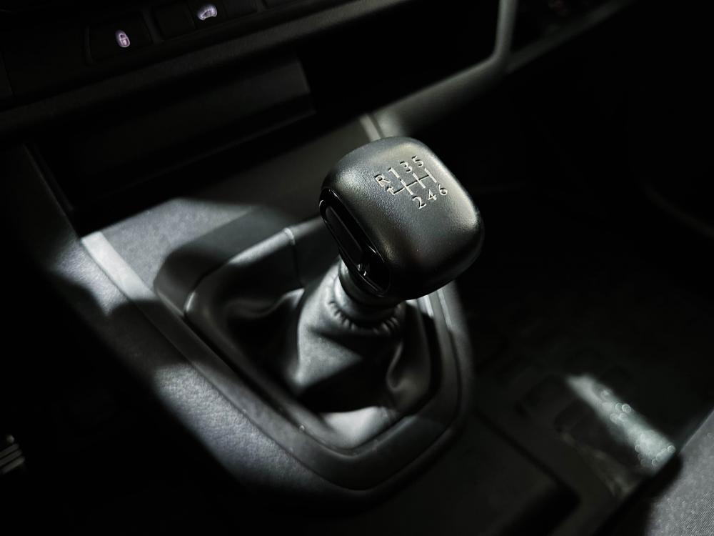 opel-vivaro-2024-diesel-1499cc
