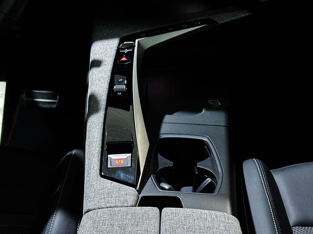 peugeot-e-3008-2025-eletrico-0cc