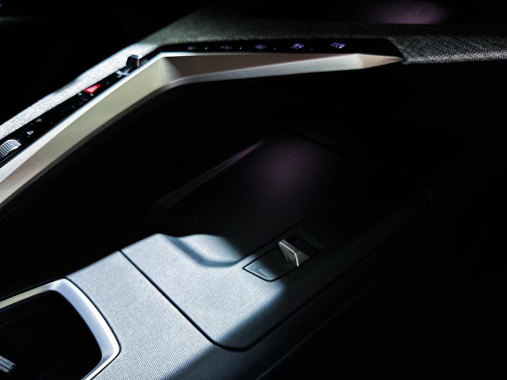 peugeot-e-3008-2025-eletrico-0cc