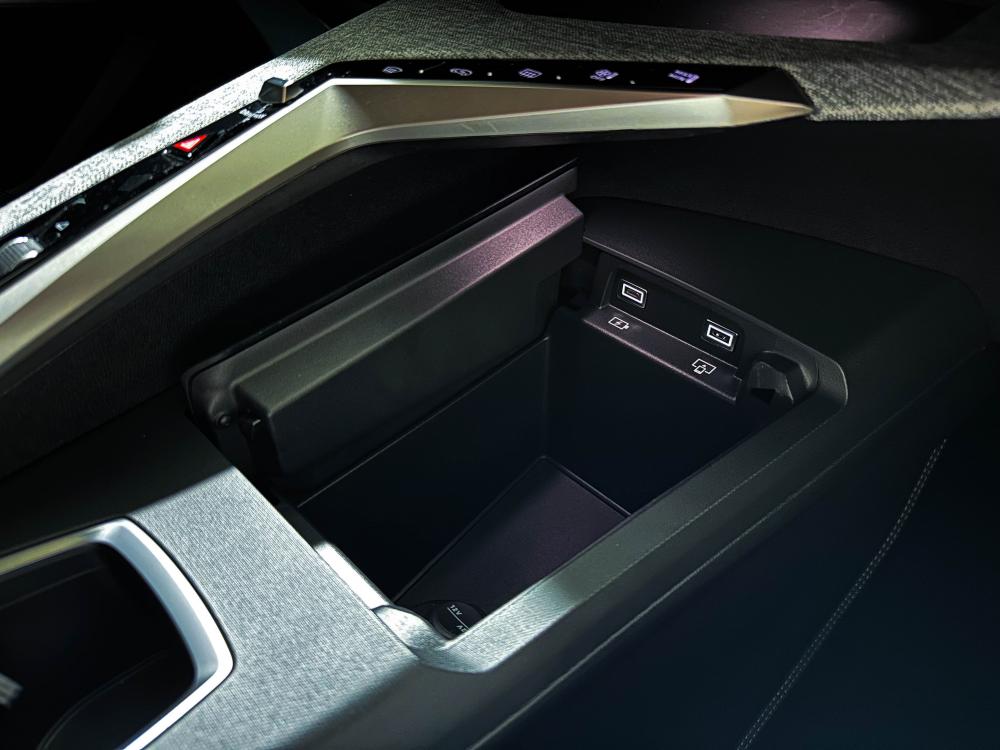 peugeot-e-3008-2025-eletrico-0cc
