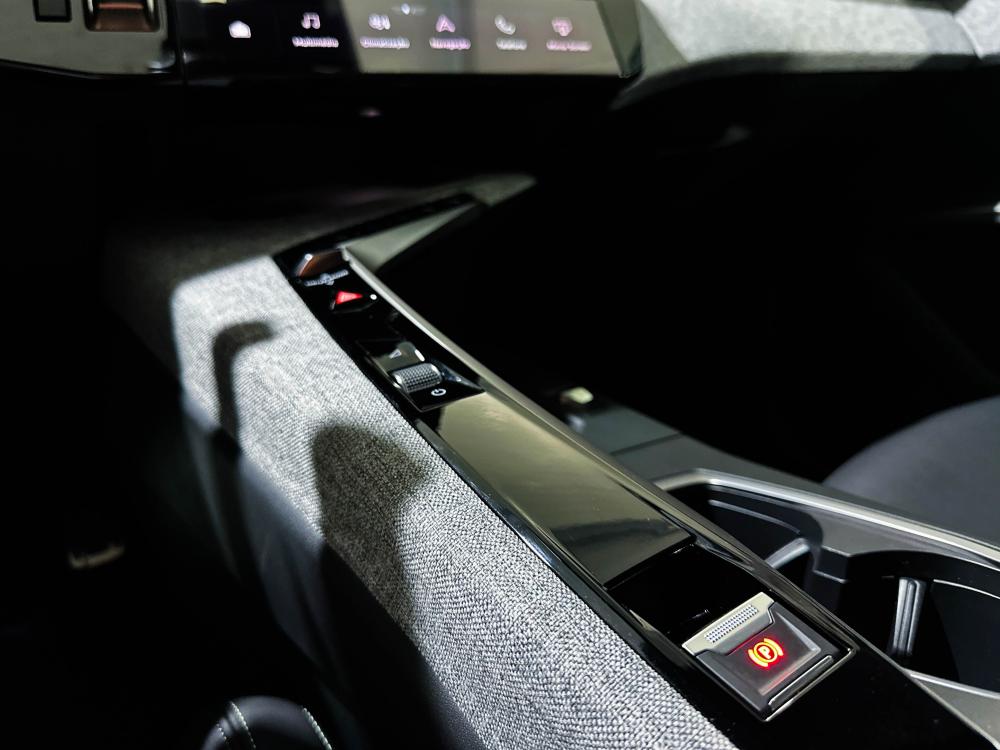 peugeot-e-3008-2025-eletrico-0cc