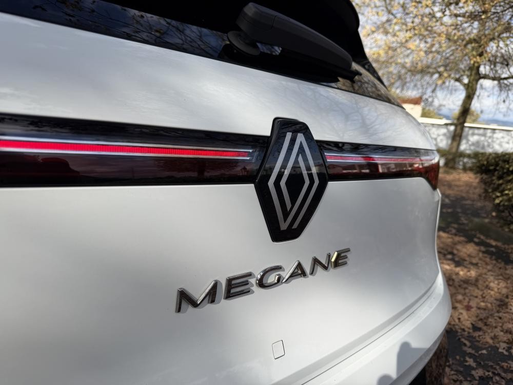 renault-megane-e-tech-2022-eletrico-0cc