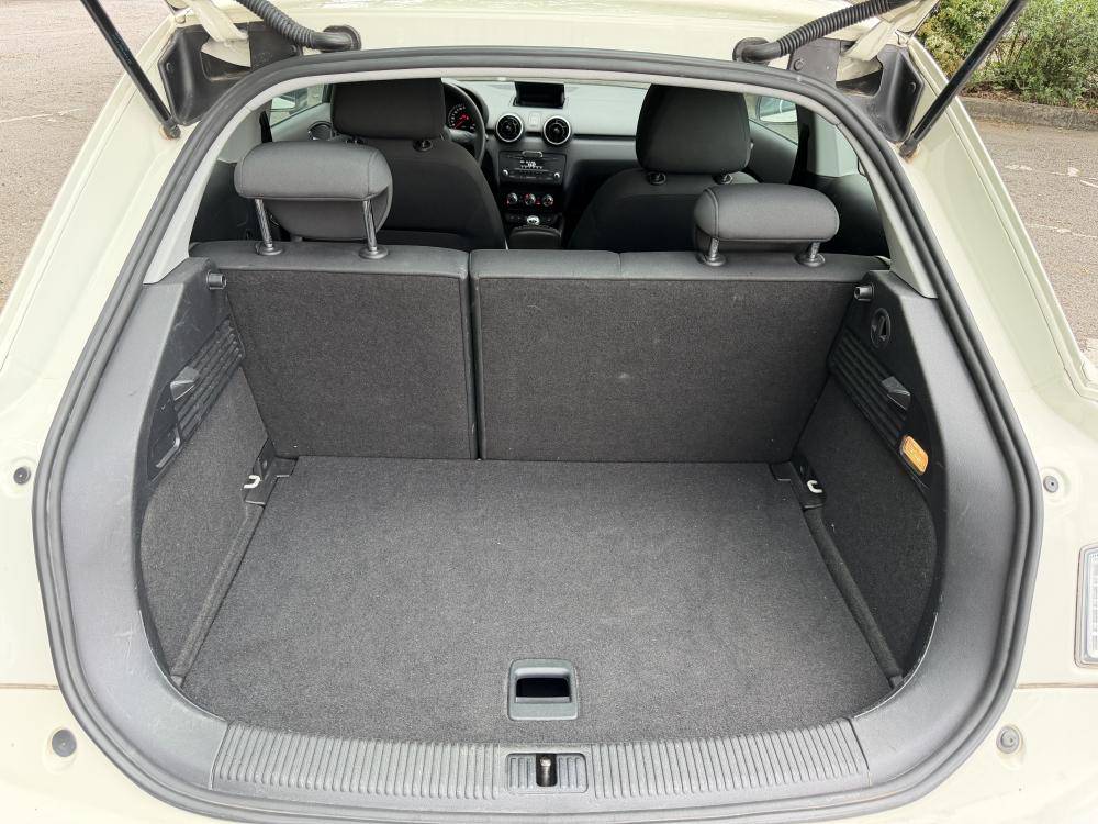 audi-a1-2011-diesel-1598cc