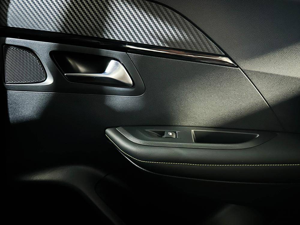 peugeot-e-2008-2023-eletrico-0cc